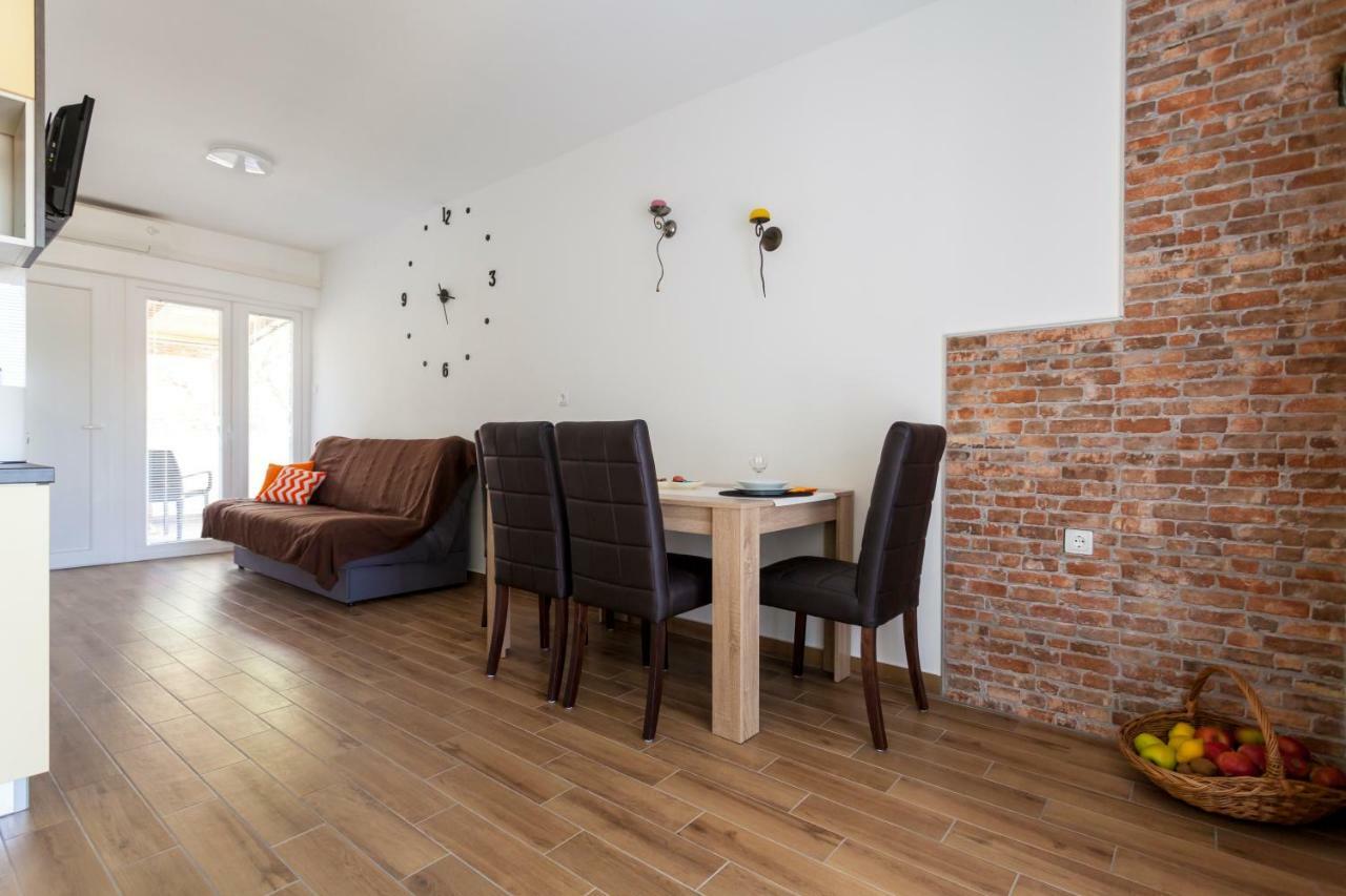 Apartment Hasanec By El-Pi Tours Njivice Exterior photo